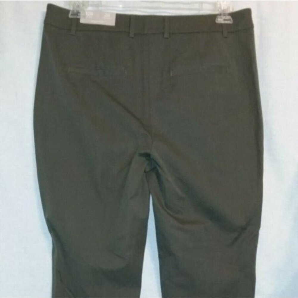 NWT Chico's Bi-Stretch Straight-Leg Slim Pants - Green - Picture 4 of 8